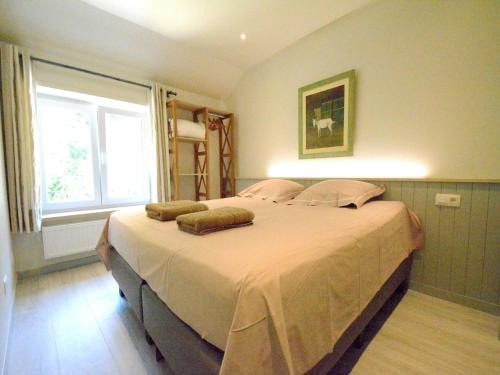 Bouillon House | Bright Townhouse with Pool Table & Pet-Friendly Amenities