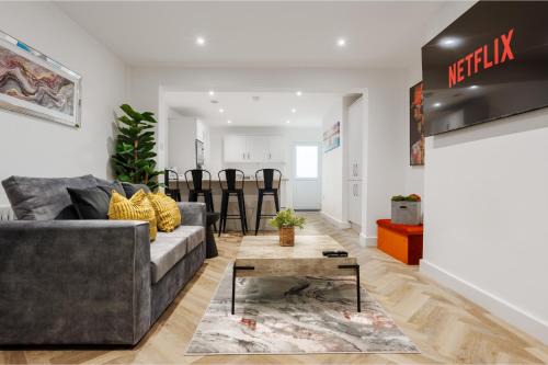 Warrington Apartment | Riverside Work-stay Free Dedicated Parking