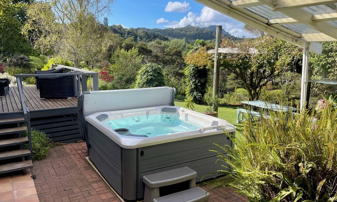 Thames House | Discover RiverSong Retreat: Ocean View & Spa Oasis