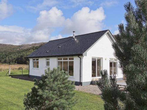 Acharacle House | Riverview Cottage: Guest Rated 10/10, Pet & Child Friendly