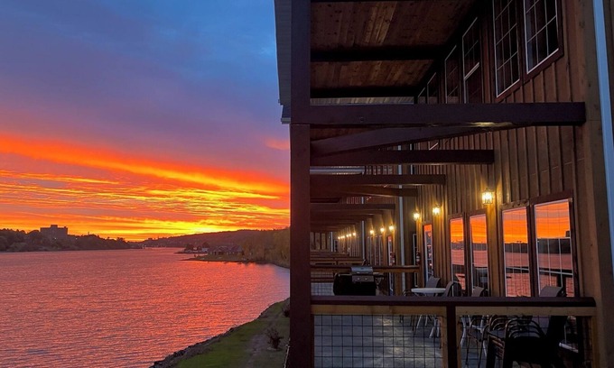 Houghton Cabin | Riverview Garden Cabin 21A: Pet-Friendly Retreat with Views