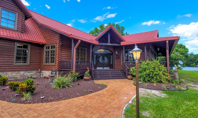 Astor Cabin | Riverview Log Cabin: Enjoy Pool, Spa & Ocean Views!