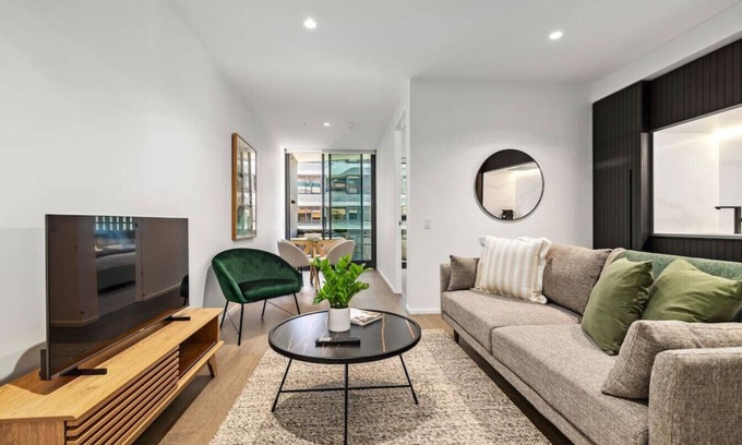 Abbotsford Apartment | Exceptional Riverview Parkhouse in Abbotsford with Spa & Pool