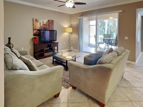 Biggar Apartment | Riverwalk 713: Family-Friendly Retreat with Pool Access