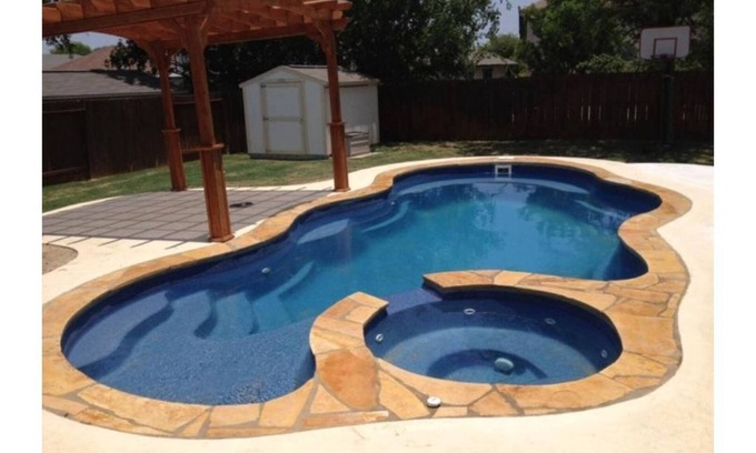Mahncke Park House | Riverwalk Pearl: Explore Zoo & Museums with Pool Access
