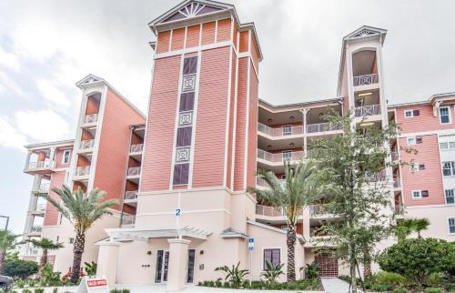 North Causeway Apartment | Riverside Penthouse with Pool and Hot Tub Amenities