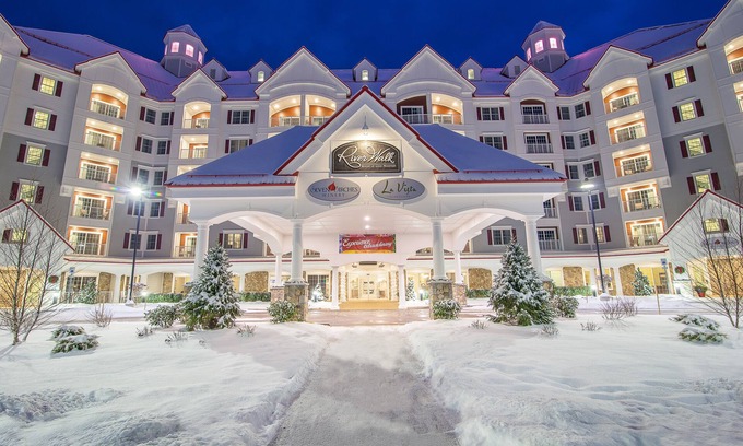 Lincoln Hotel | Relax at RiverWalk Resort: Top-Rated Mountain Getaway