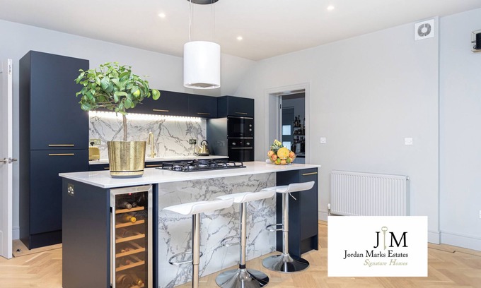 Christchurch House | Discover Riverway Retreat: Family-Friendly Getaway Awaits