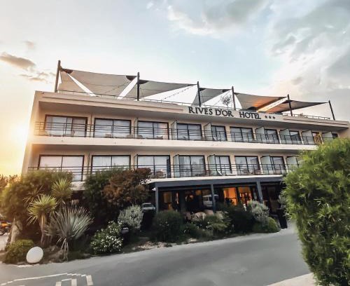 Les Sablettes Hotel | Oceanfront Rives d'Or Hôtel with Pet-Friendly Amenities
