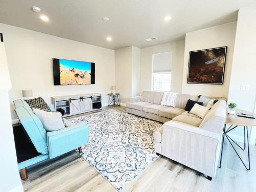 Washington House | Riviera Dream: Family-Friendly Retreat with 2 King Suites