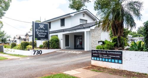 South Toowoomba Hotel | Discover Riviera on Ruthven: Family-Friendly with Hot Tub