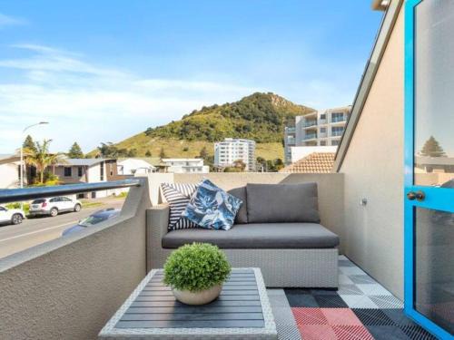 Mount Maunganui House | Riviera Retreat - Family-Friendly Getaway in Mount Paradise