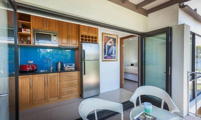 Applecross Villa | Riviera Sunrise: Cozy Riverfront Stay with Breakfast