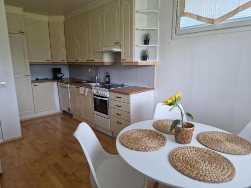Finpyy Apartment | Family-Friendly Retreat at Rivitalokaksio Awaits You