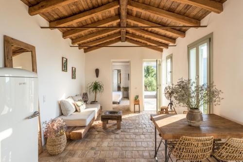 Nisaki Villa | Experience Rizes Sea View: Pet-Friendly Oceanfront Escape
