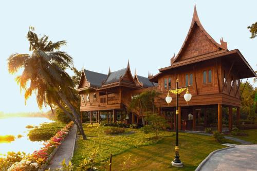 Sam Phran Resort | Relax at RK Riverside Resort & Spa with Top Amenities