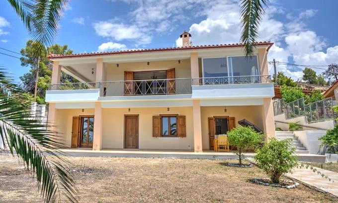 Platistomo Villa | Oceanfront rk villa: Guest Rated 9.8, Family-Friendly Retreat