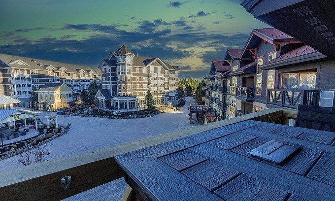 Snowshoe Condo | Experience Village Views at RL 419 - Guest Rated 10/10!