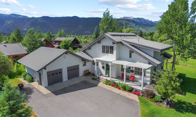 Wilson House | Relaxing Wilson Family Home with Spa, Yard and Scenic Views