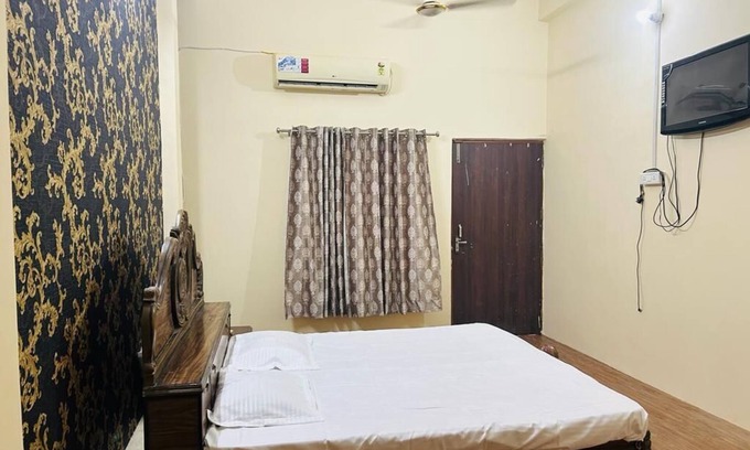 Varanasi Bed & Breakfast | Family-Friendly Stay at RN Residency for Budget Travelers