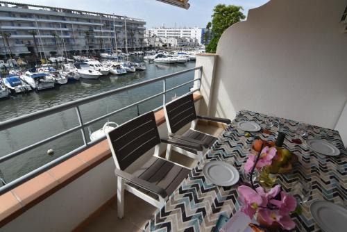 Santa Margarida Apartment | Relax at RNET - Puerto Madeira with Canal Views & Pool