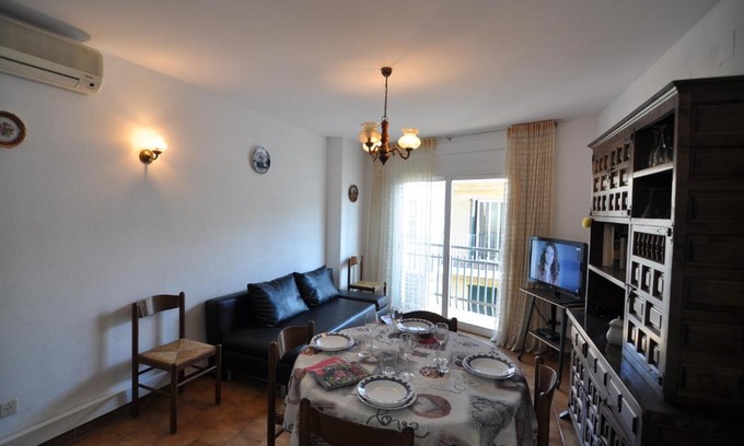 Roses Town Center Apartment | Pet-Friendly Retreat at RNET - Madrid 11 in Roses Centro