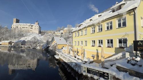 Rozmberk nad Vltavou House | Pet-Friendly Rožmberk Inn with Dining & Breakfast Options