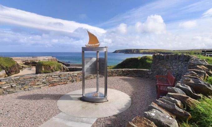 Knockaird Cottage | Cozy Road End Cottage with Open Fire in Port Of Ness