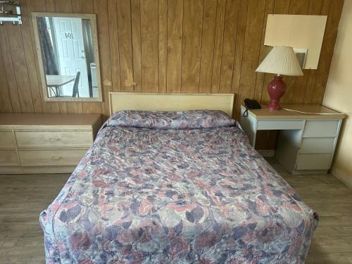 Merritt Hotel | Road Runner Motel
