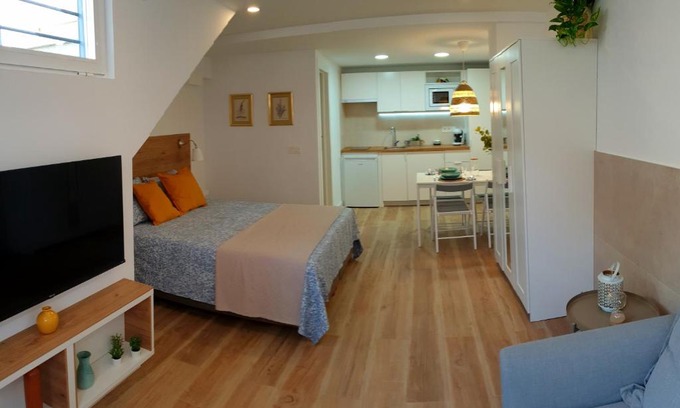 Carretera de la Sierra House | Family-Friendly Road Sierra 95: Private Room & Kitchen