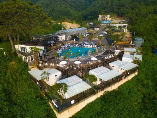 Yeonggwang Villa | Road96 Caravan and Poolvilla