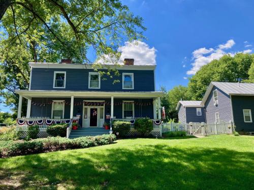 Mount Jackson House | Family Farmhouse Inn: Top-Rated Child-Friendly Retreat