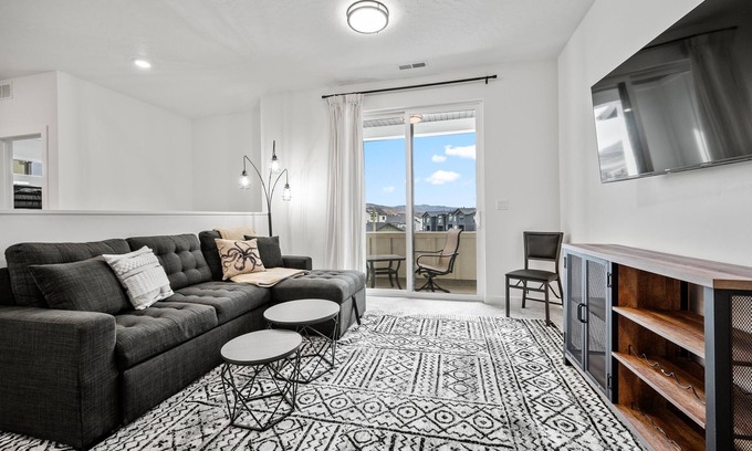 Mountain Green House | Roam Ski Den R5949A | Snowbasin Escape |2BR & 2 Ba