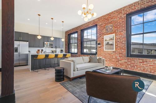 Arts/Warehouse District Apartment | Pet-Friendly Retreat at Roami at The Lola - 4-Star Stay
