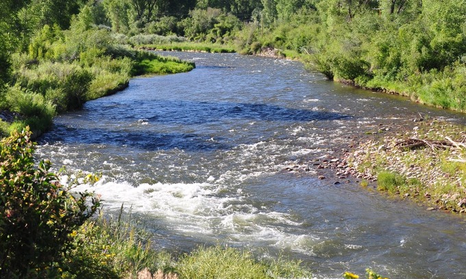 El Jebel House | Riverfront Retreat: Unmatched Views & Spa in Aspen