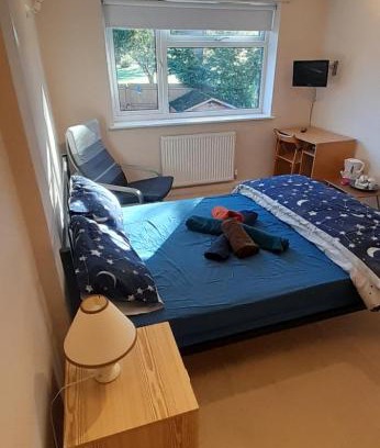 Devizes Bed & Breakfast | Eco-Friendly Retreat at Rob's B&B with Breakfast & Hot Tub