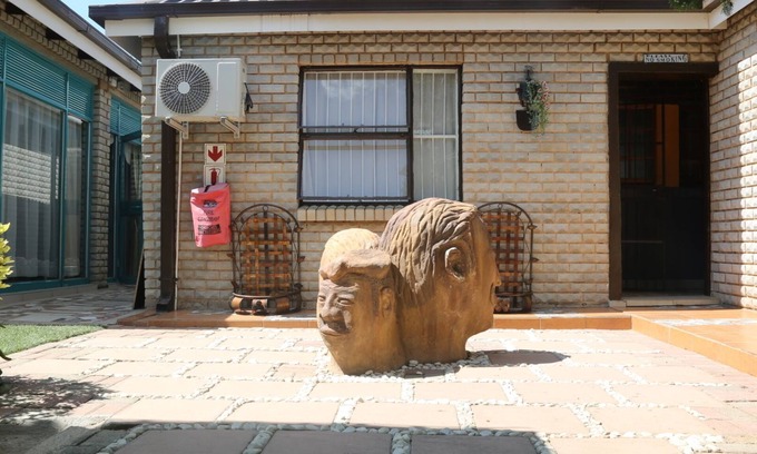 Mmabatho House | Discover Roba Monakedi Guest Lodge: Family-Friendly Retreat