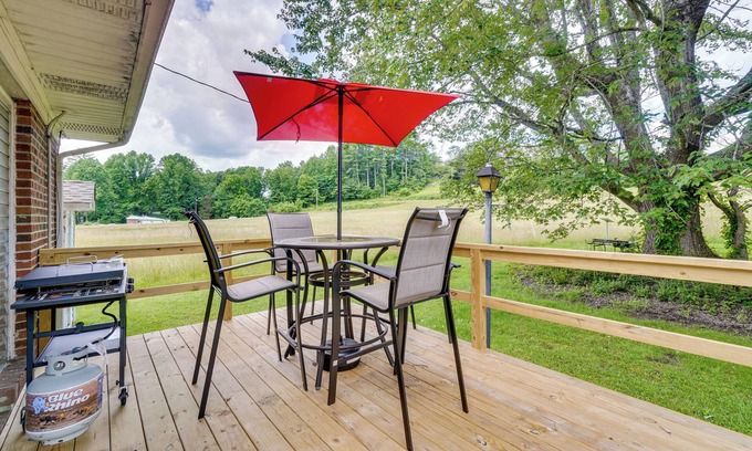 Robbinsville House | Robbinsville Retreat - Creekside Home w/Deck!