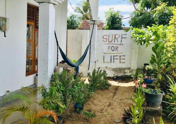 Pottuvil Division 2 House | Discover Robbo's Surfcamp: Pet-Friendly with Breakfast Included
