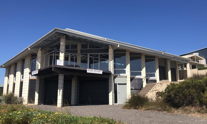 Waterhouse House | Robe Resort: Wheelchair Accessible & Family-Friendly Retreat
