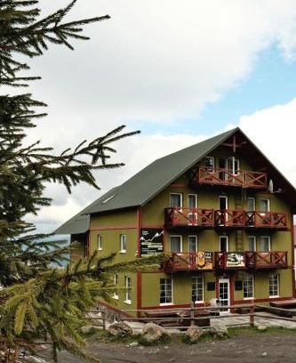 Dragobrat Hotel | Discover U-Roberta: Ocean View with Pool and Breakfast