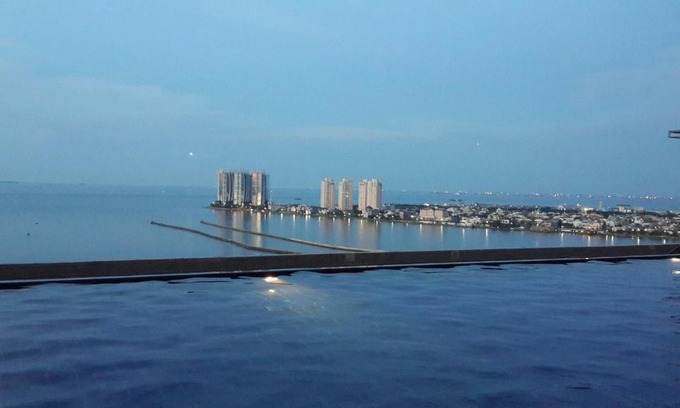 Pluit Apartment | Elegant Robert's Condominium: 5-Star with Pool & Restaurant