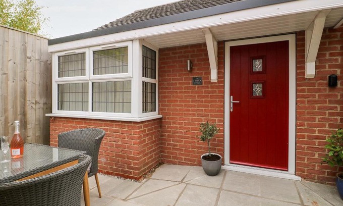 Leven House | Discover Robin Cottage: A 4-Star Guest Favorite