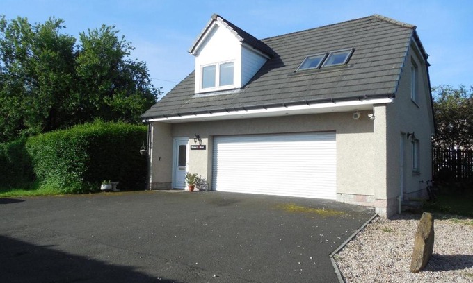 Auchterarder Apartment | Discover Robin's Rest: Family-Friendly Retreat with 9/10 Score