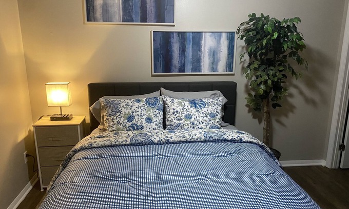 Sherwood Park House | Family-Friendly Robinhood Studio Apartment with Kitchen