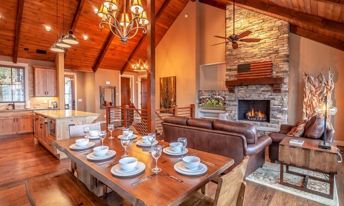 Deep Gap House | Relax at Robins Crest: Spa, Hot Tub & Family Friendly