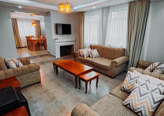 Nyeri Hotel | Discover Comfort at Robins Den with Breakfast Included