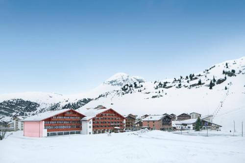 Zuers Hotel | Unforgettable Stay at ROBINSON ALPENROSE Zürs with Spa & Views