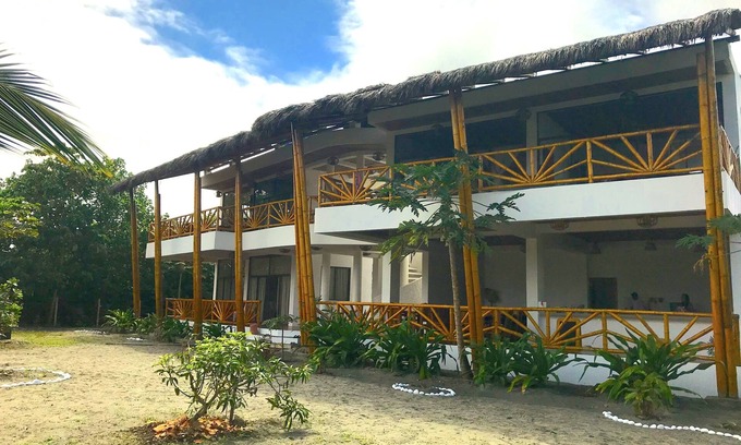 Mompiche Bed & Breakfast | Discover Robinson Crusoe's Paradise Tropical Beach Getaway