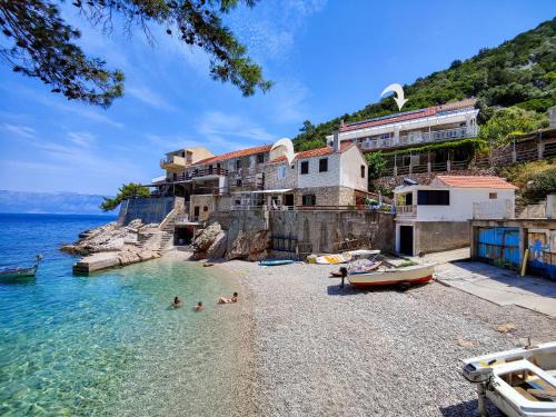 Gdinj Apartment | Stunning Oceanfront Robinson Lenka with 9.8 Guest Rating
